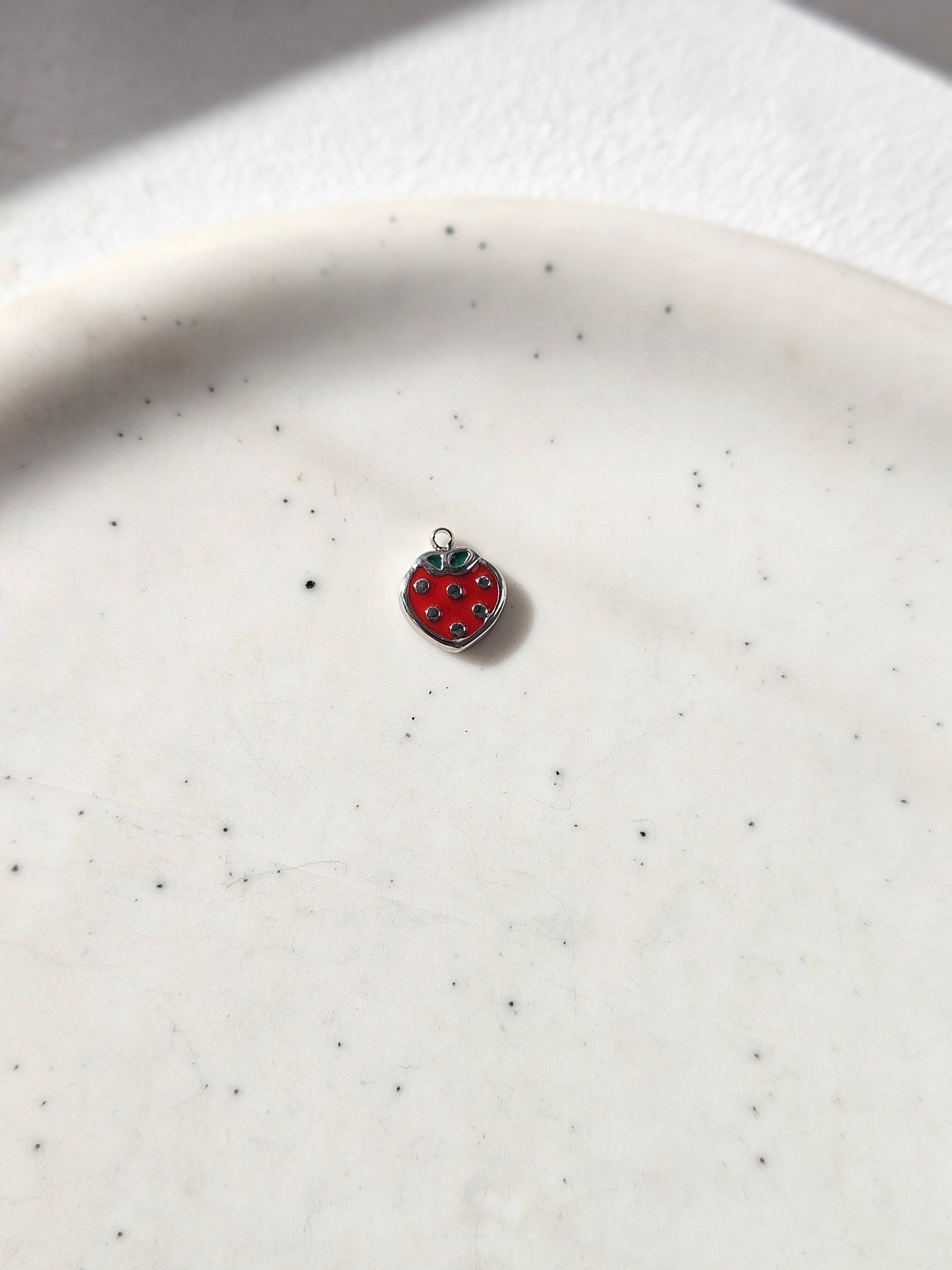 PENDENTIF FRAISE