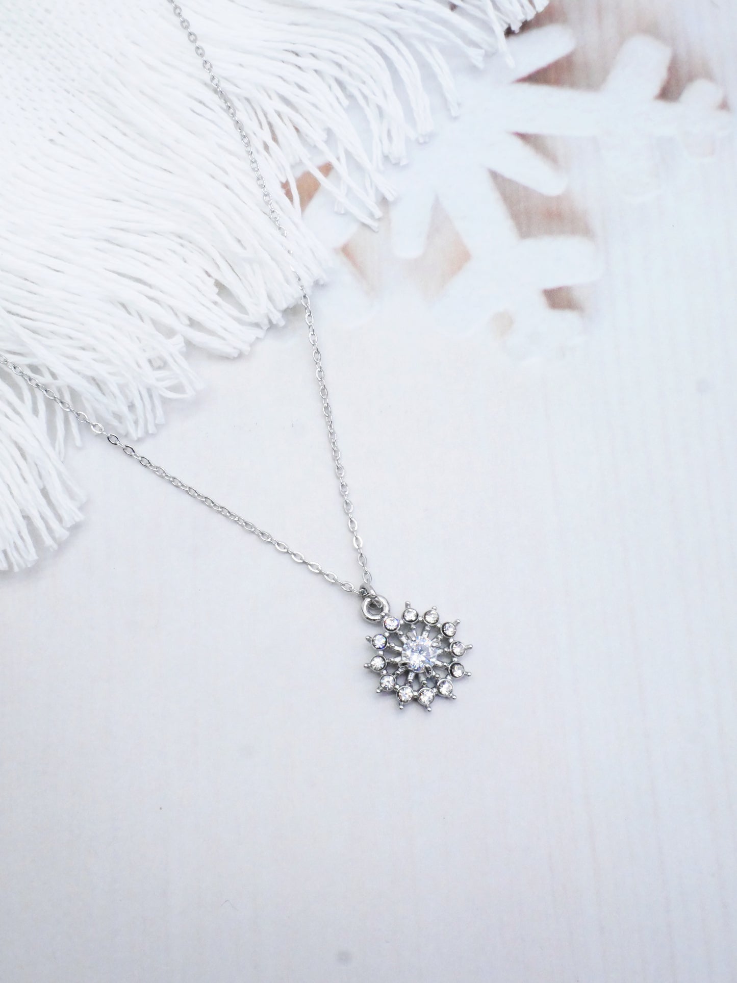 COLLIER MAYA