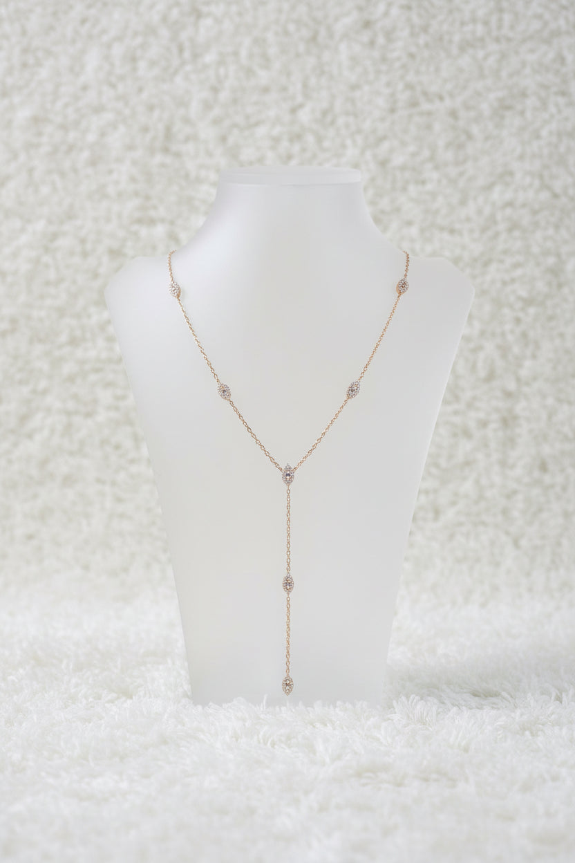 COLLIER LISA