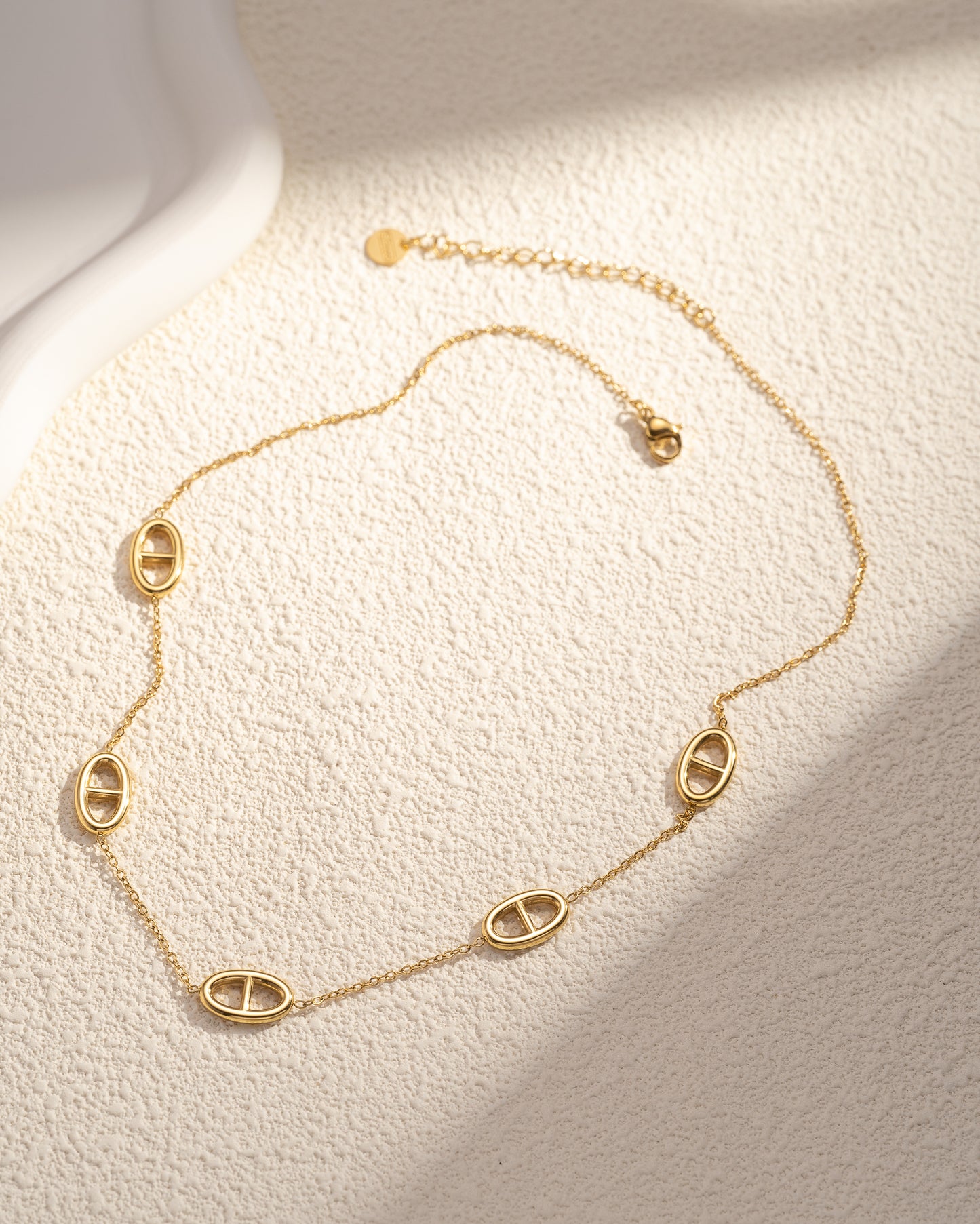 COLLIER DIANA