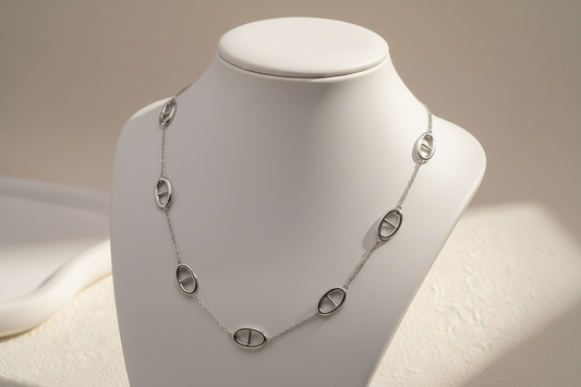 COLLIER DIANA