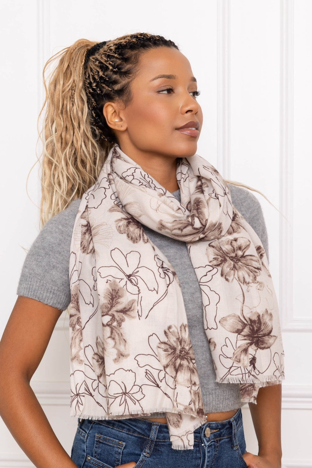Foulard Manon – Fond beige et fleurs délicates marron