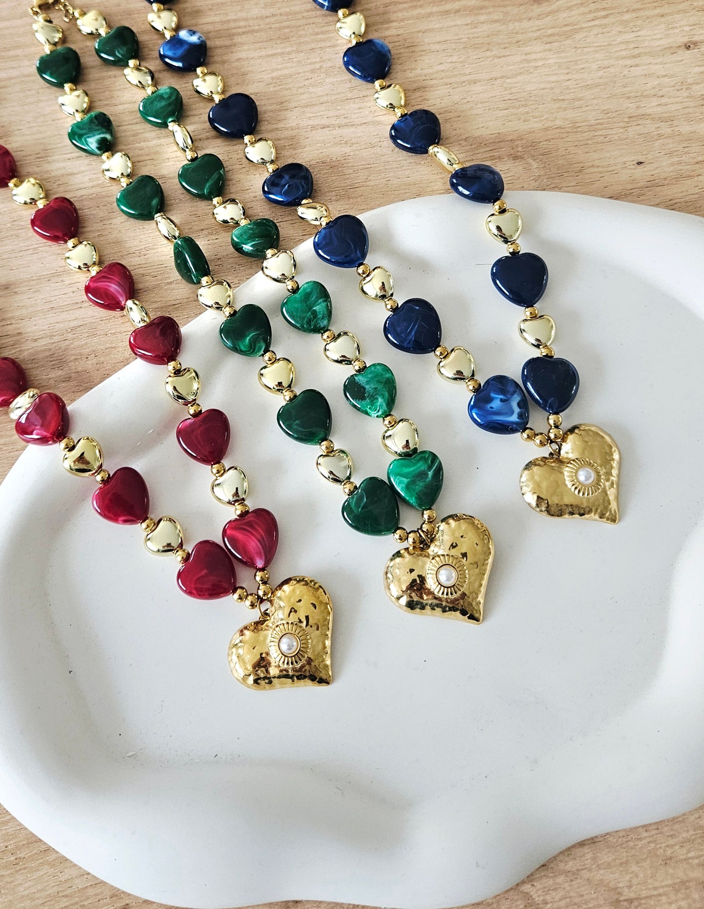 COLLIER AKITA