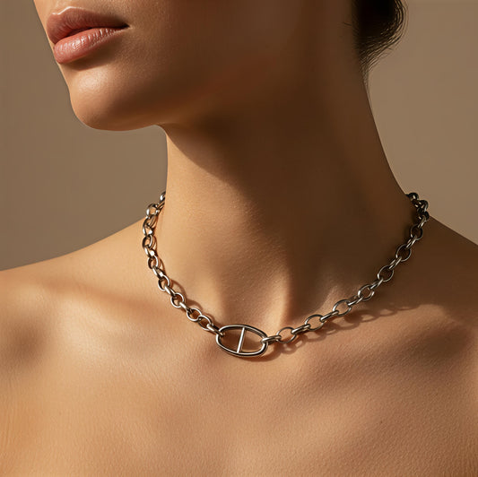 COLLIER DIANA