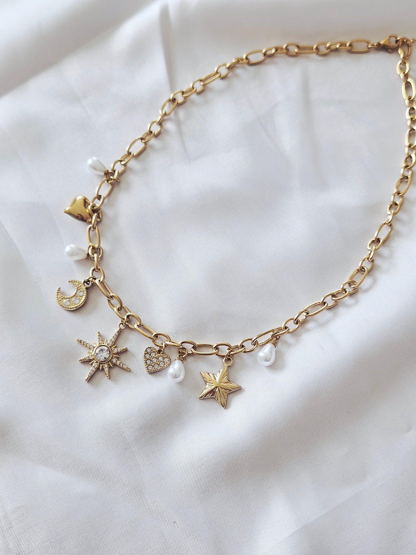 COLLIER EVA