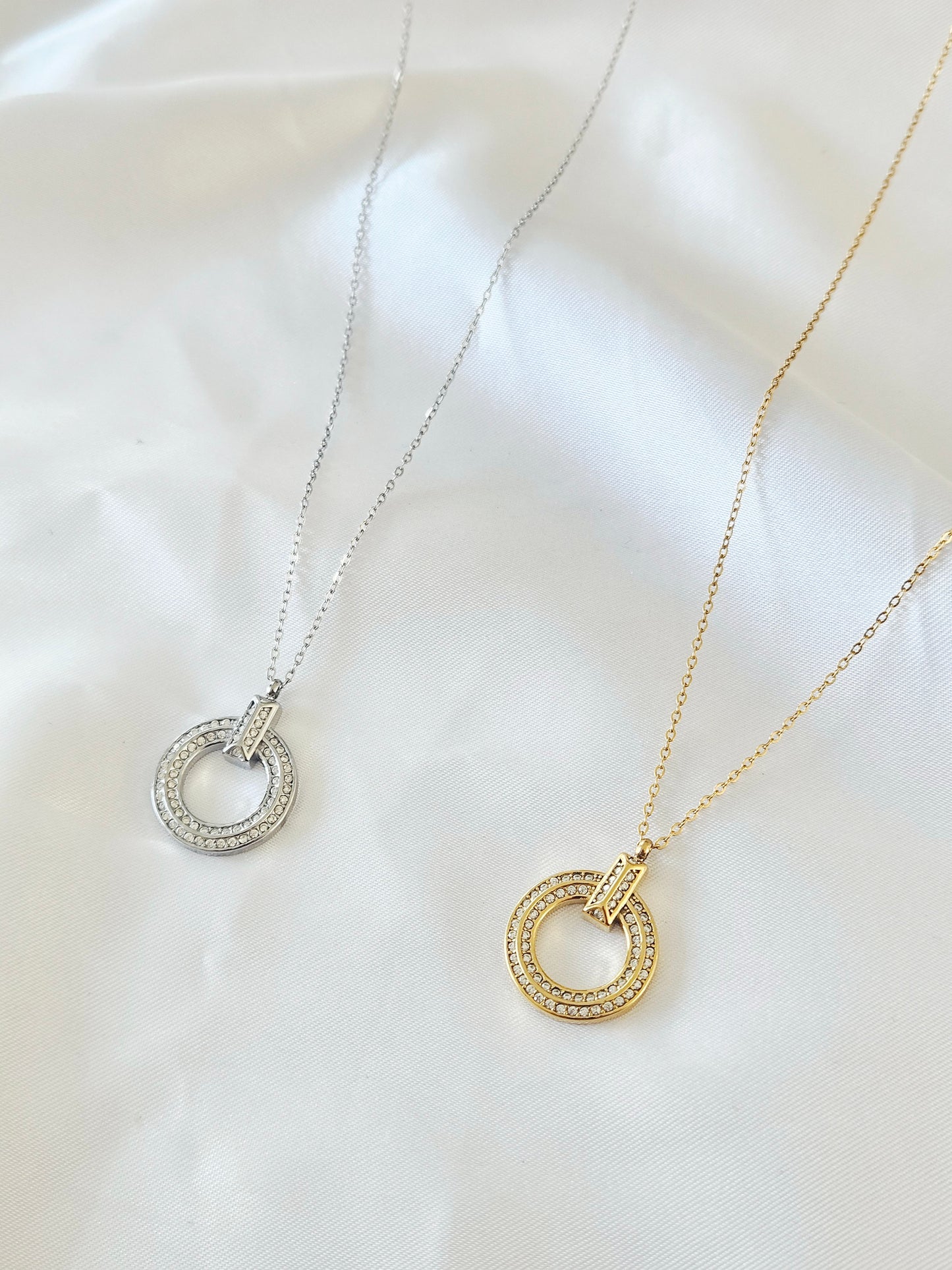 COLLIER LOU
