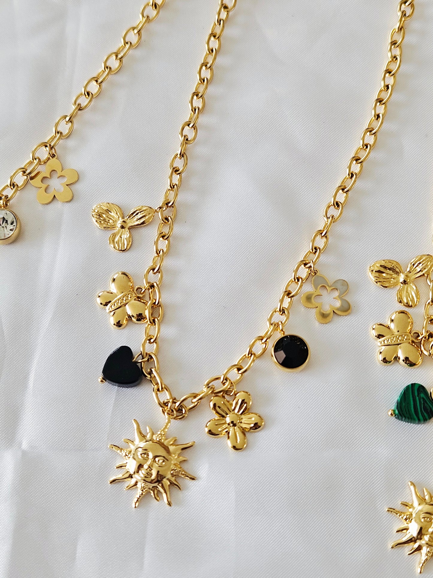 COLLIER NOELYA