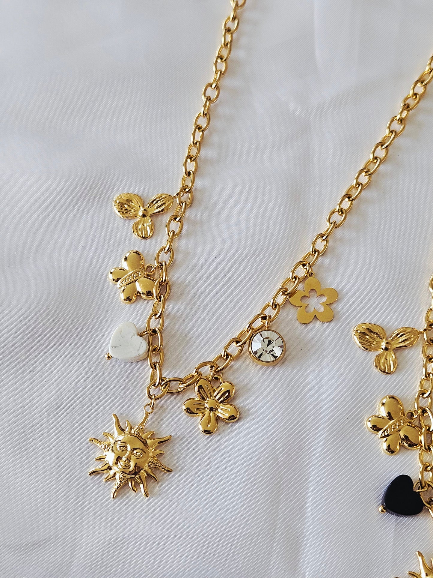 COLLIER NOELYA