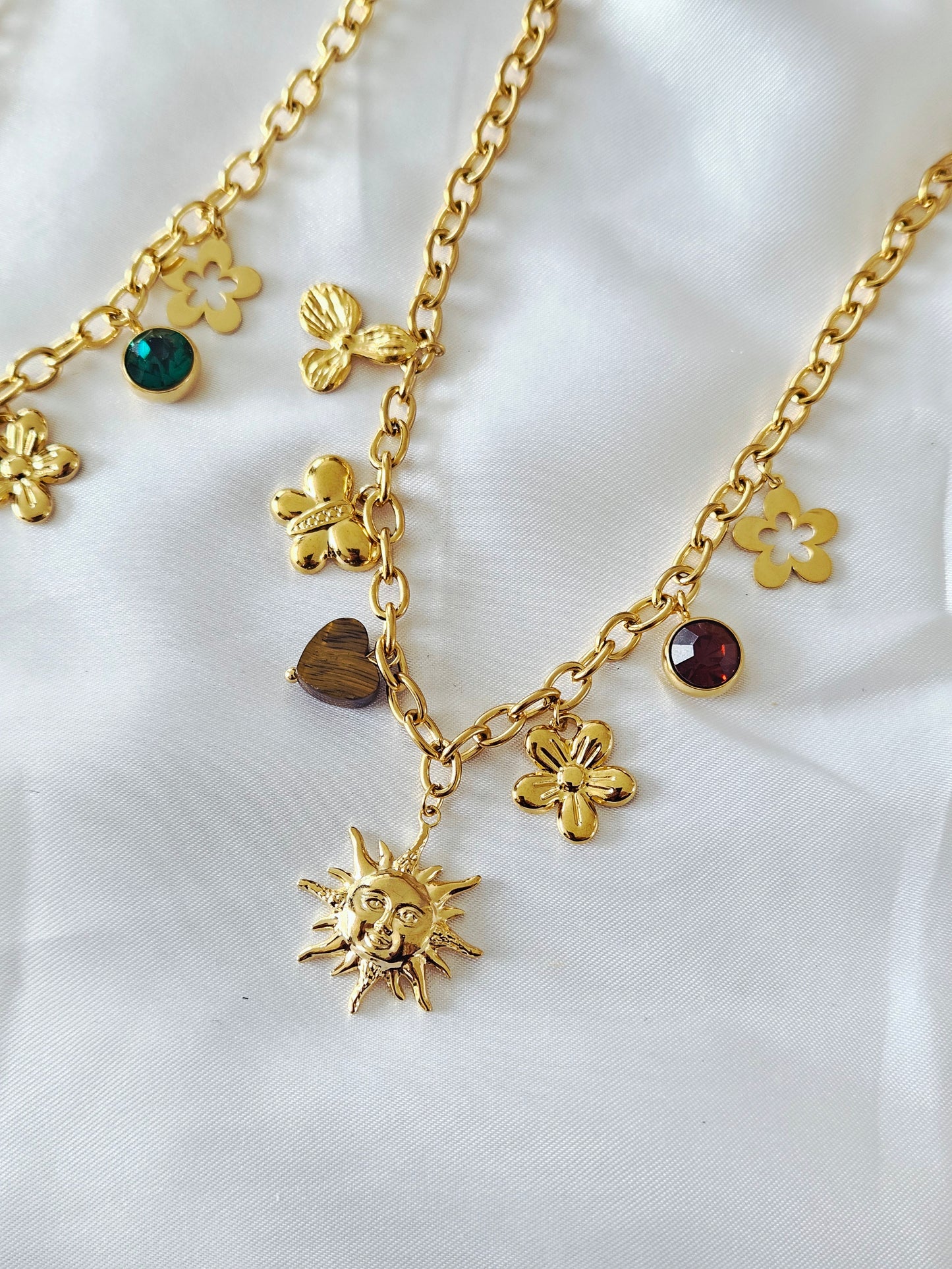 COLLIER NOELYA
