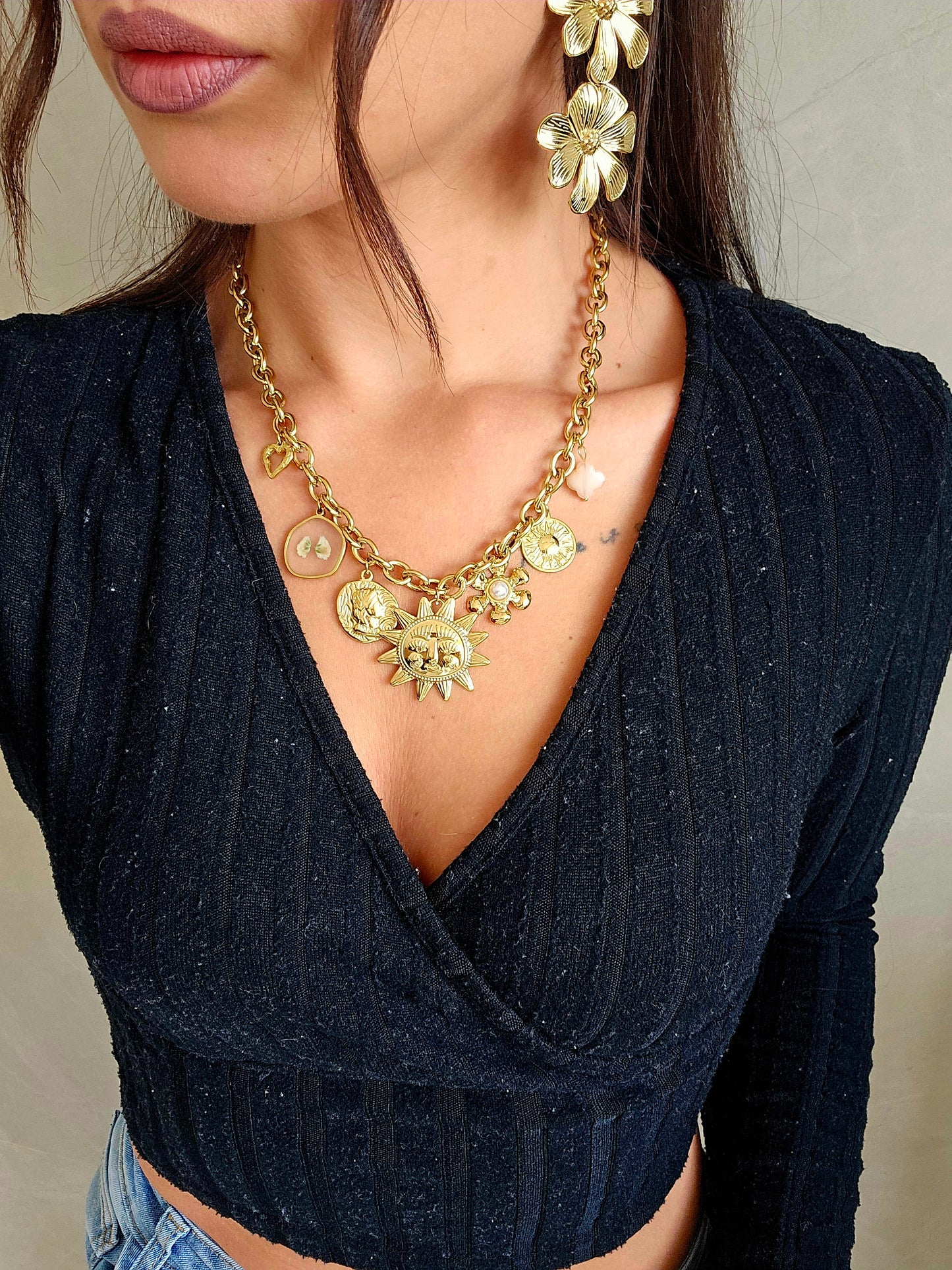 COLLIER LISA