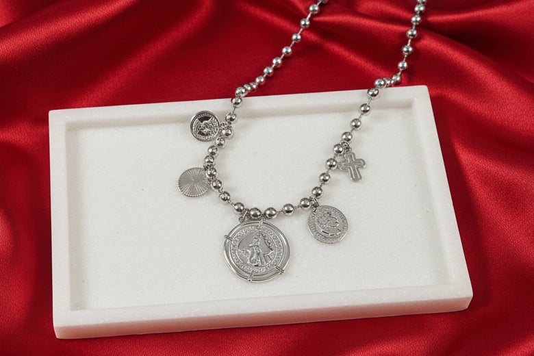 COLLIER EMMA