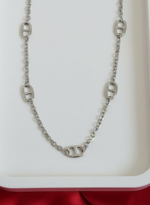 COLLIER MELISSA