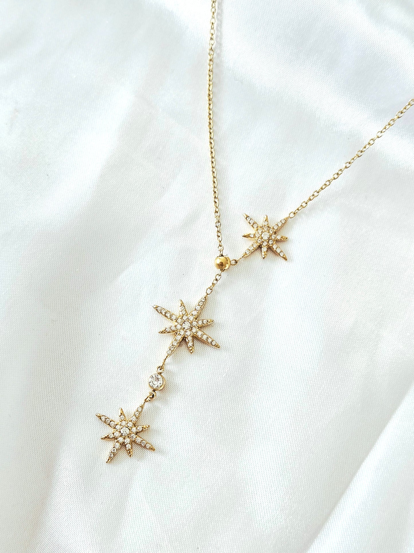 COLLIER MOLLY