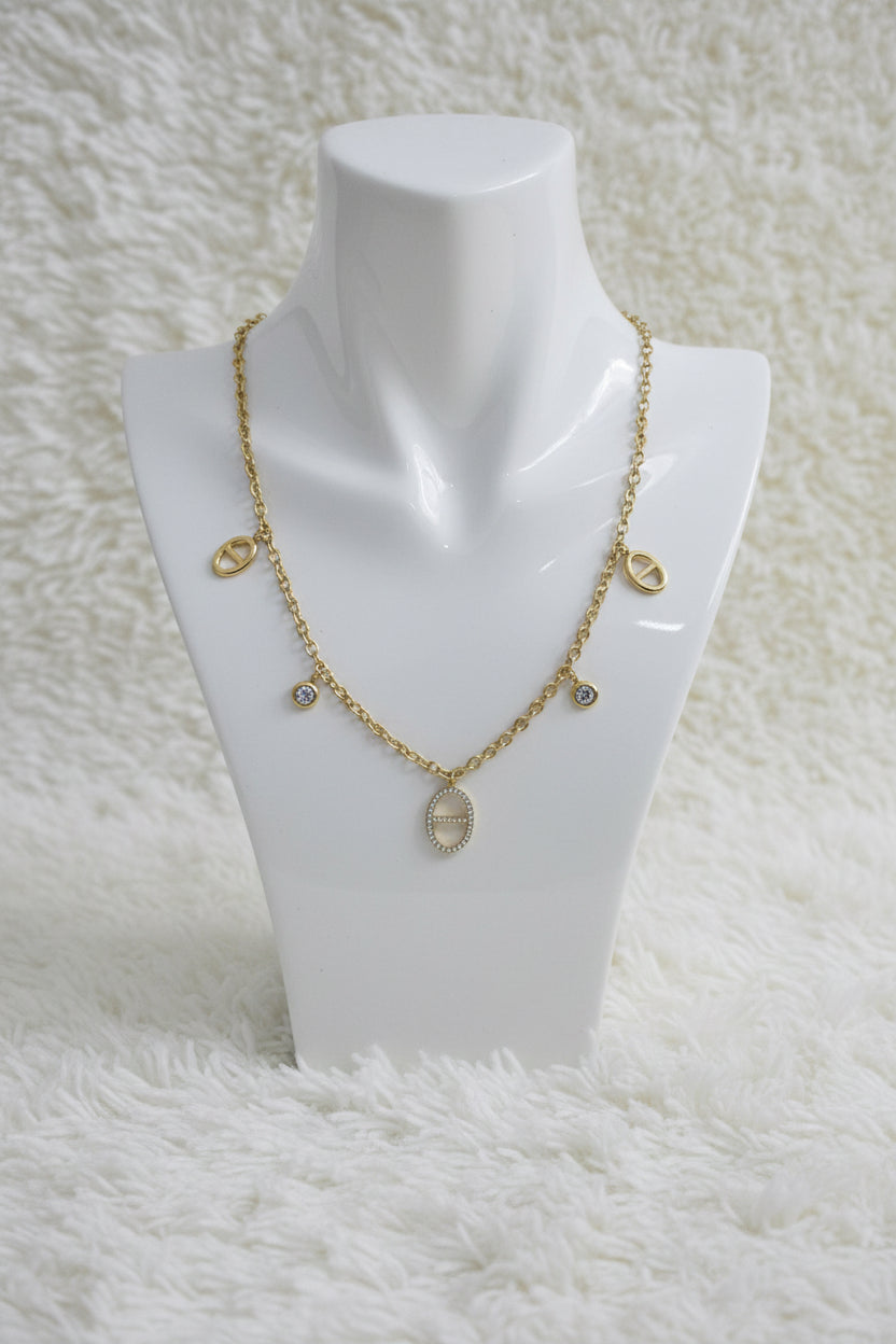 COLLIER JULIE