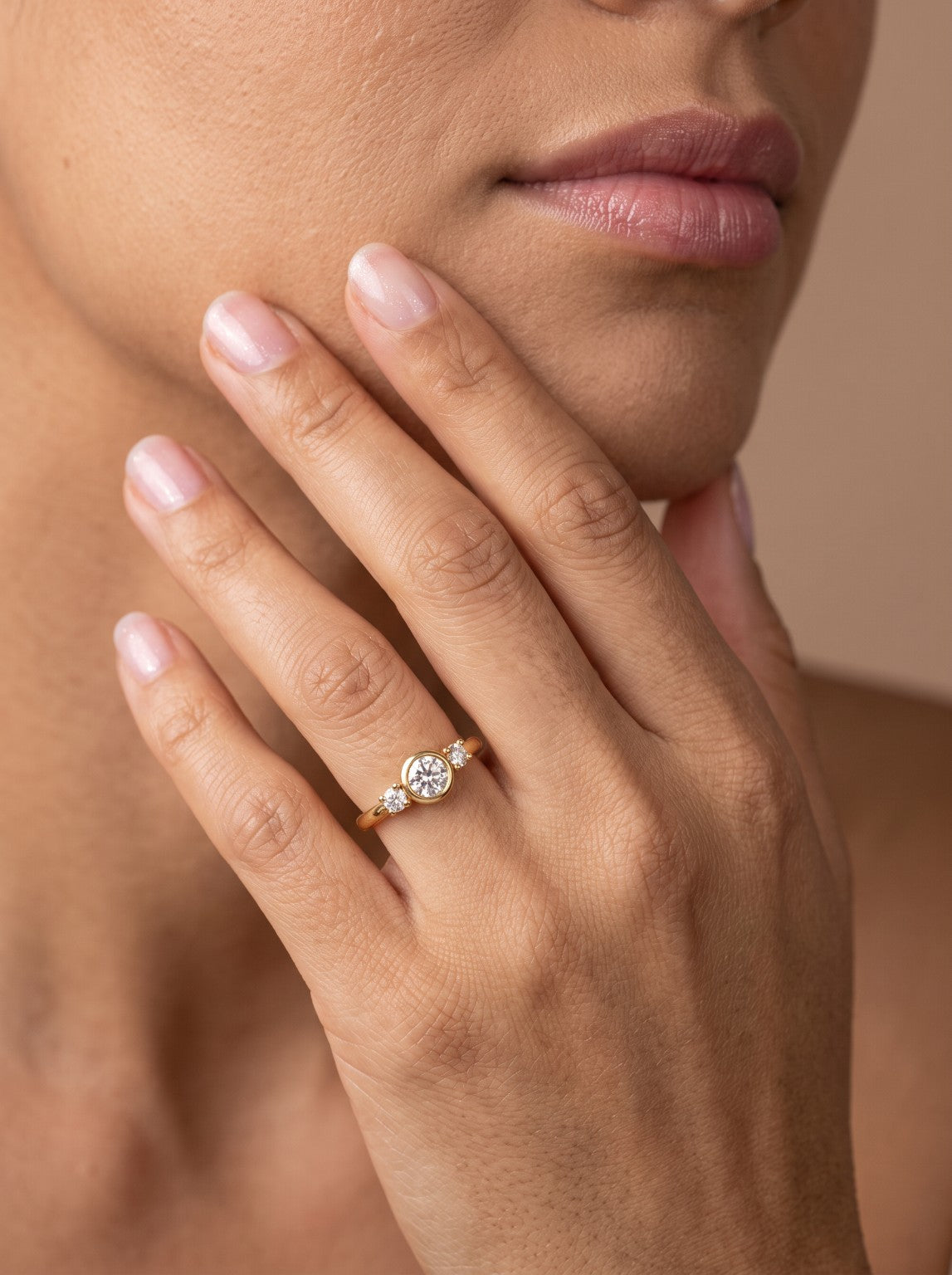 Bague Alizée blanc portée