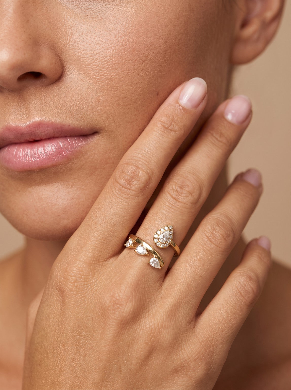 Bague Camélia dorée en acier inoxydable