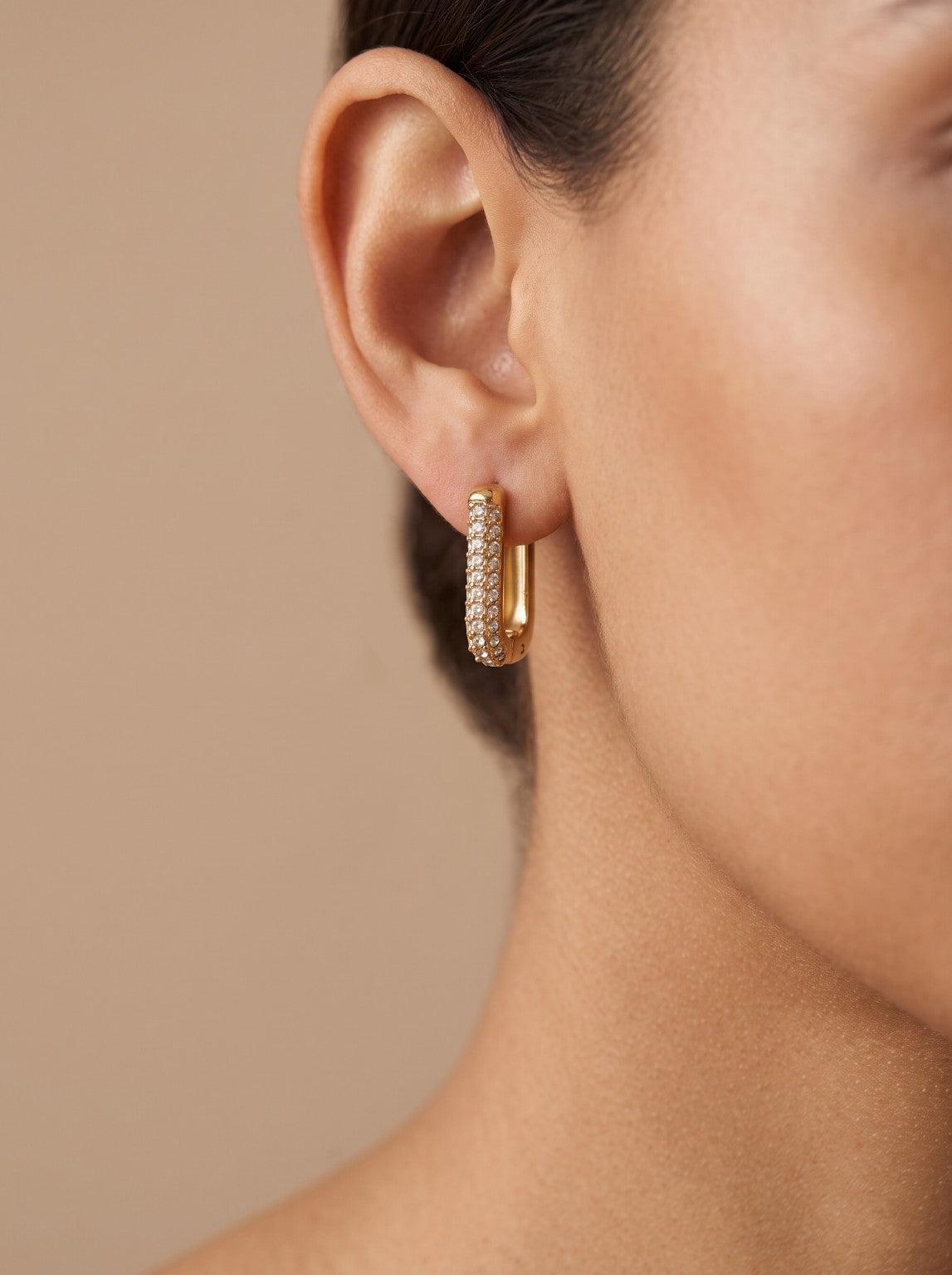 Boucles d’oreilles Inès dorées portées