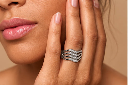 BAGUE LÉANE ARGENTÉE portée