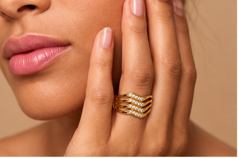 BAGUE LÉANE DORÉE portée