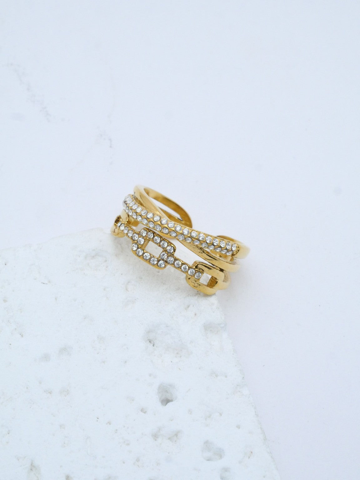 Bague Maëlia dorée posée