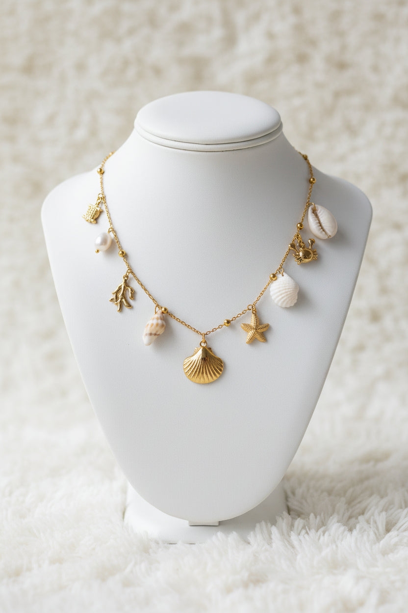 COLLIER LYANA