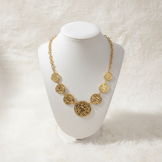 COLLIER NINA