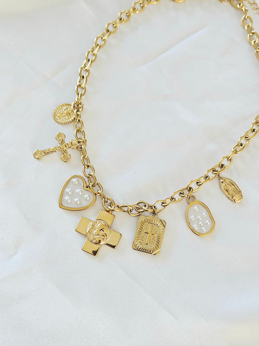 COLLIER LARA
