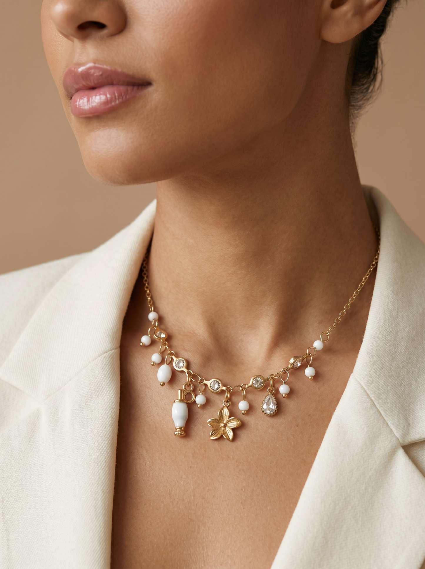COLLIER VALENTINE