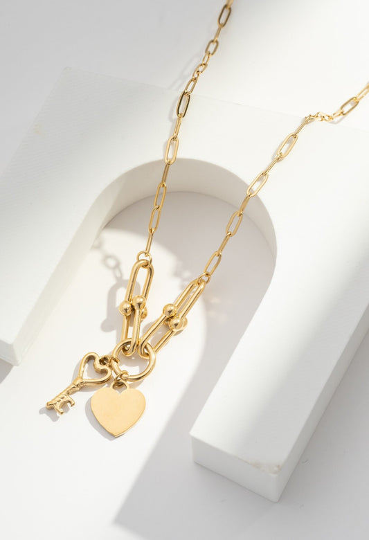 COLLIER LENA