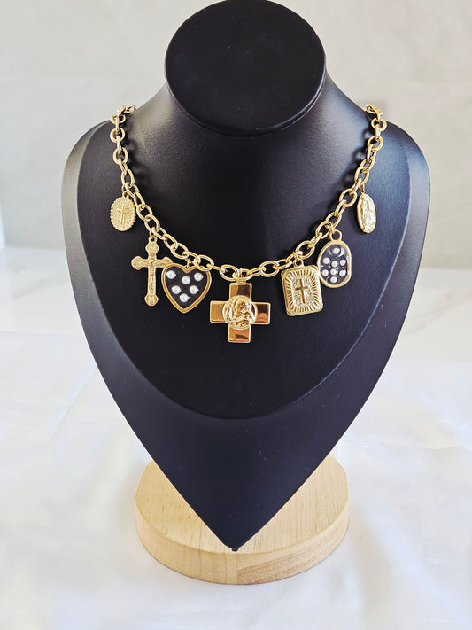 COLLIER LARA
