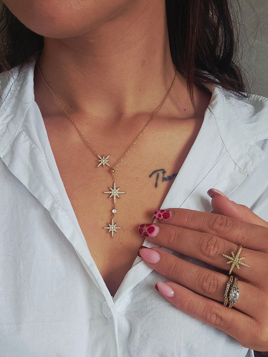 COLLIER MOLLY