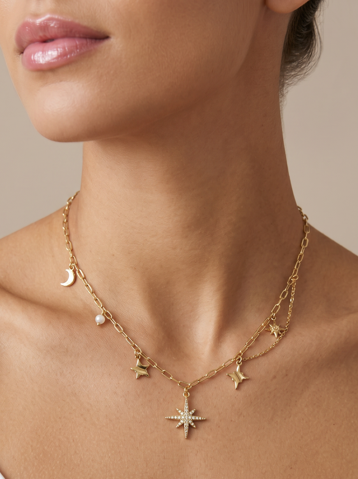 COLLIER PAULINE