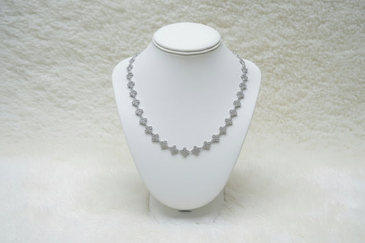 COLLIER MAYA