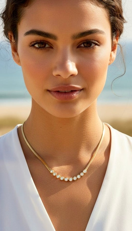 COLLIER NINA