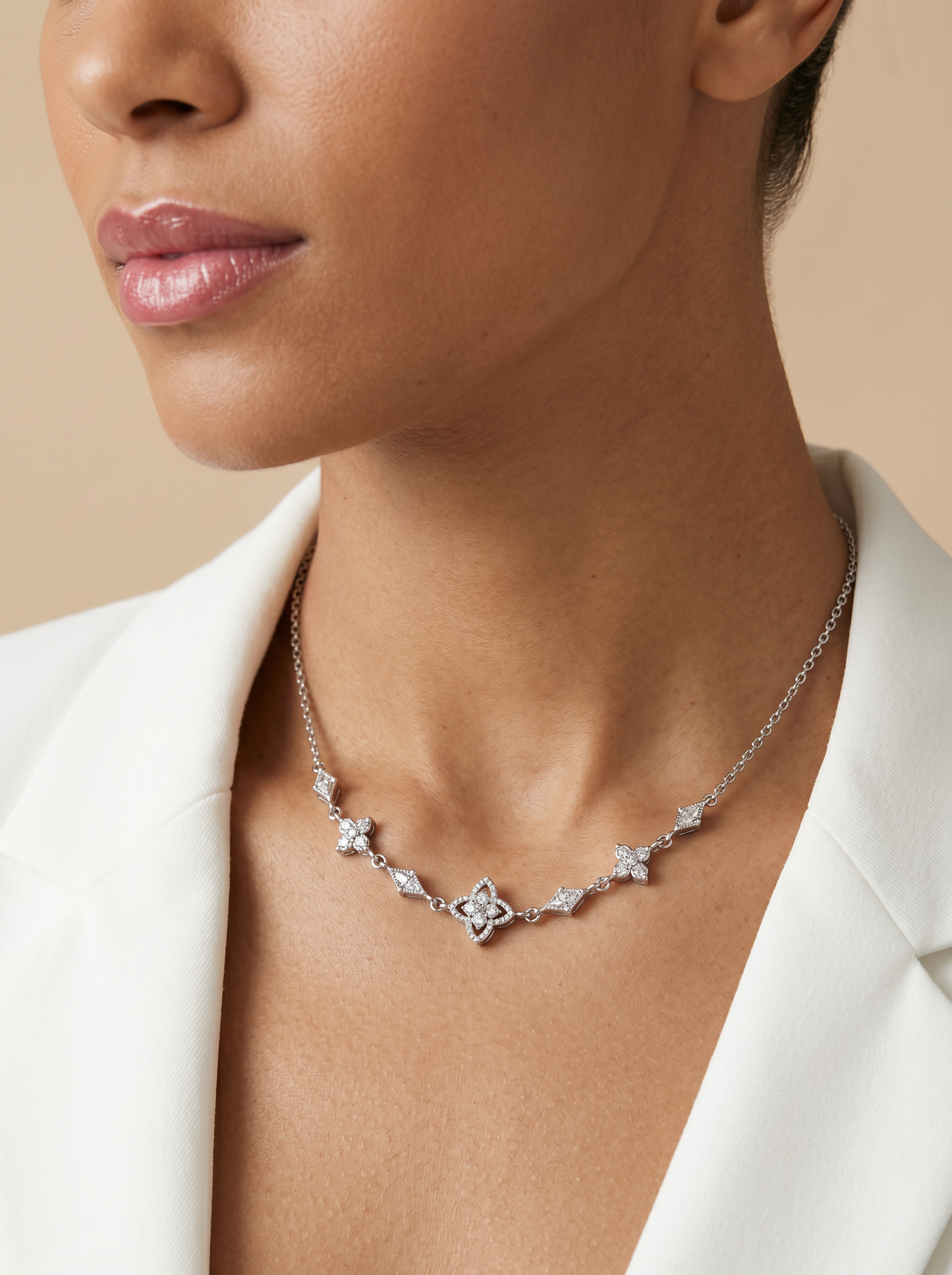 COLLIER FLAVIE