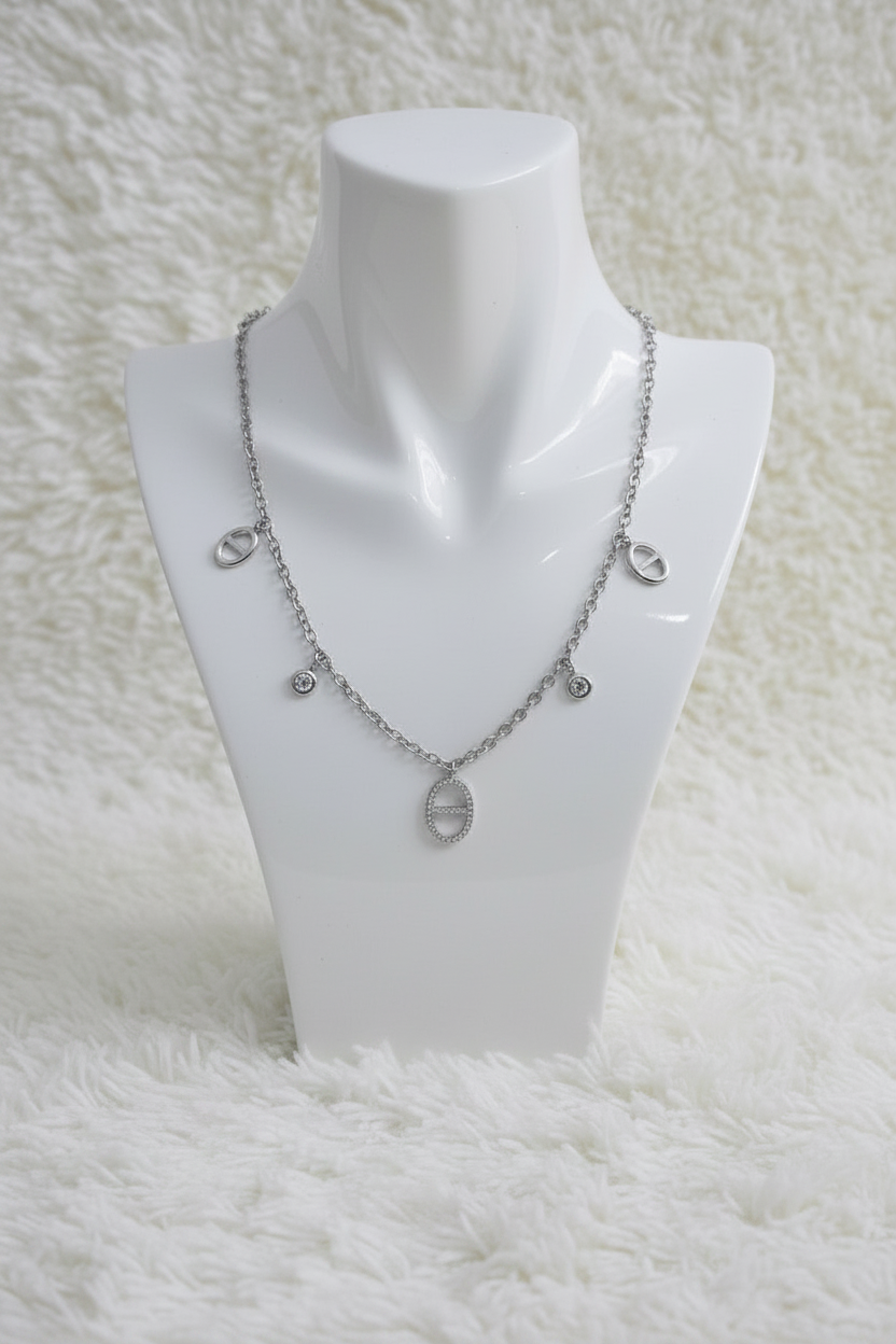 COLLIER JULIE