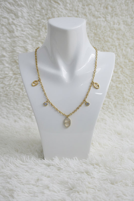 COLLIER JULIE